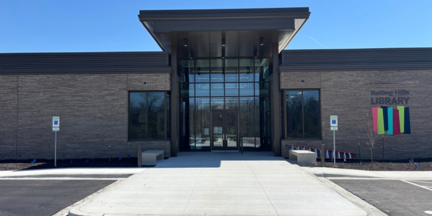 Exterior view of the entrance to the Rolling Hills Library.